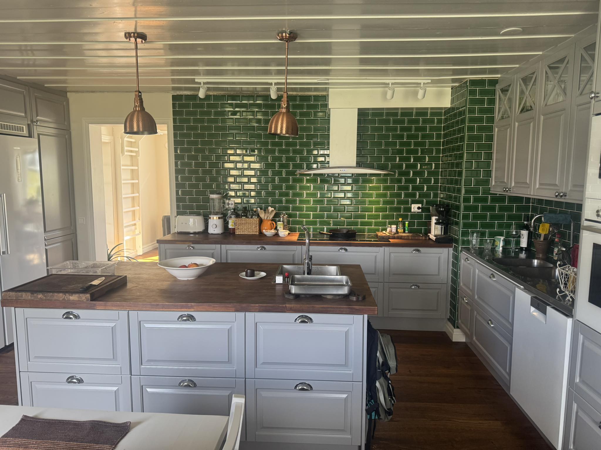 Köksrenovering med grönt kakel — utfört av Norderö Byggtjänst